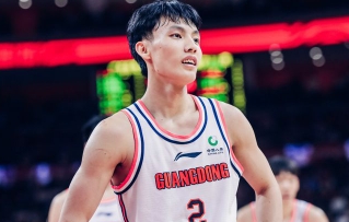 CBA最新消息：赵睿与新疆男篮球员联袂，迎接新赛季的挑战